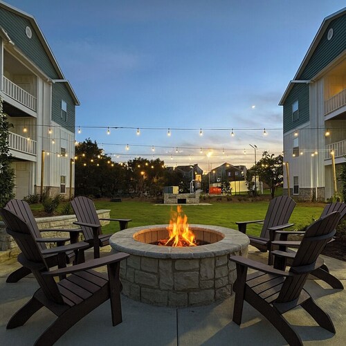 Walk to Davis Wade Stadium, Pet Friendly, King Bed