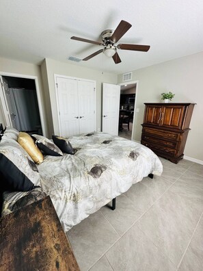 3 bedrooms, WiFi, bed sheets - The Sable- 3 BR Minutes away from WEC, OBS, FAST & HITS. Located on W Hwy 40! (Ocala)