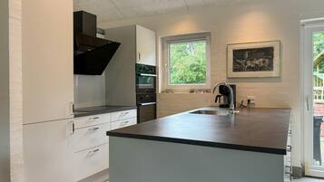 Réfrigérateur, four, plaque de cuisson, lave-vaisselle