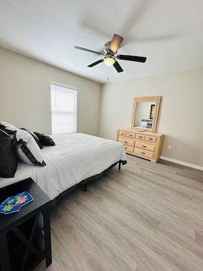 3 bedrooms, iron/ironing board, WiFi, bed sheets