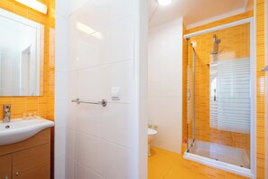 Apartamento | Baño | Ducha y toallas