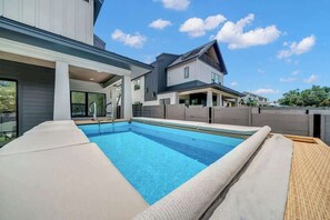 Pool - Sleeps 42, 2 Pools & Game Room 11BR near Downtown (Austin)
