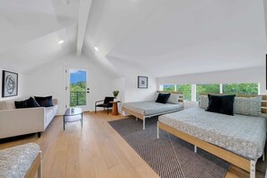 11 bedrooms, iron/ironing board, WiFi, bed sheets