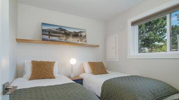 2 Schlafzimmer, BĂŒgeleisen/BĂŒgelbrett, kostenloses WLAN, BettwĂ€sche