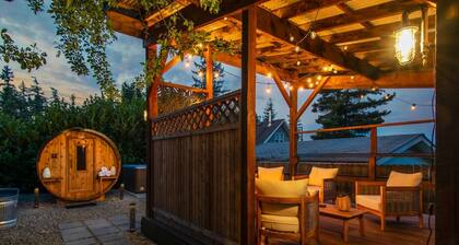 Sauna, Hot Tub, Cold plunge steps from Golf/Lounge