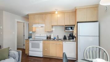 Frigorífic, microones, forn i placa de cuina