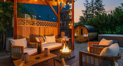 Sauna, Hot Tub, Cold plunge steps from Golf/Lounge