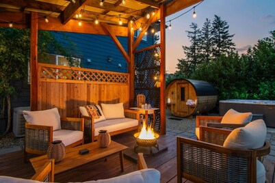 Sauna, Hot Tub, Cold plunge steps from Golf/Lounge