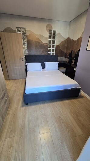 2 bedrooms, iron/ironing board, free WiFi