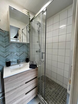 Shower, hair dryer, towels, soap