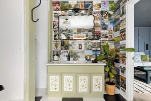 Interior - Rutledge Retreat | Quiet | Private Parking! (Charleston)