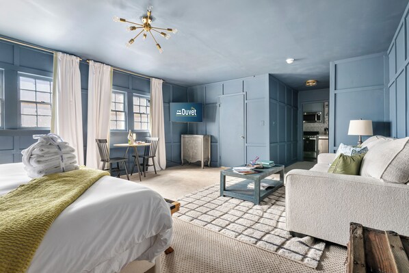 1 bedroom, iron/ironing board, internet - Rutledge Retreat | Quiet | Private Parking! (Charleston)