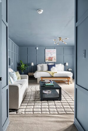 TV - Rutledge Retreat | Quiet | Private Parking! (Charleston)