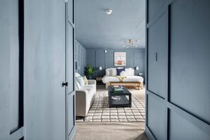 TV - Blue Bayou | Quiet | Private Parking! (Charleston)