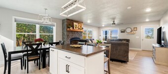 Peaceful Country Getaway w/ Hot Tub & Trails