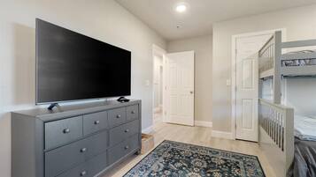 5 bedrooms, WiFi, bed sheets