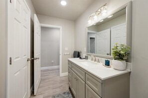 Shower, towels, soap, toilet paper - Peaceful Country Getaway w/ Hot Tub & Trails (Turin)