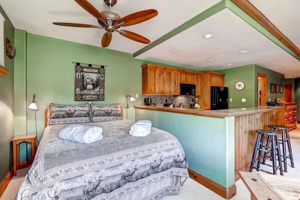 Iron/ironing board, travel cot, free WiFi, bed sheets