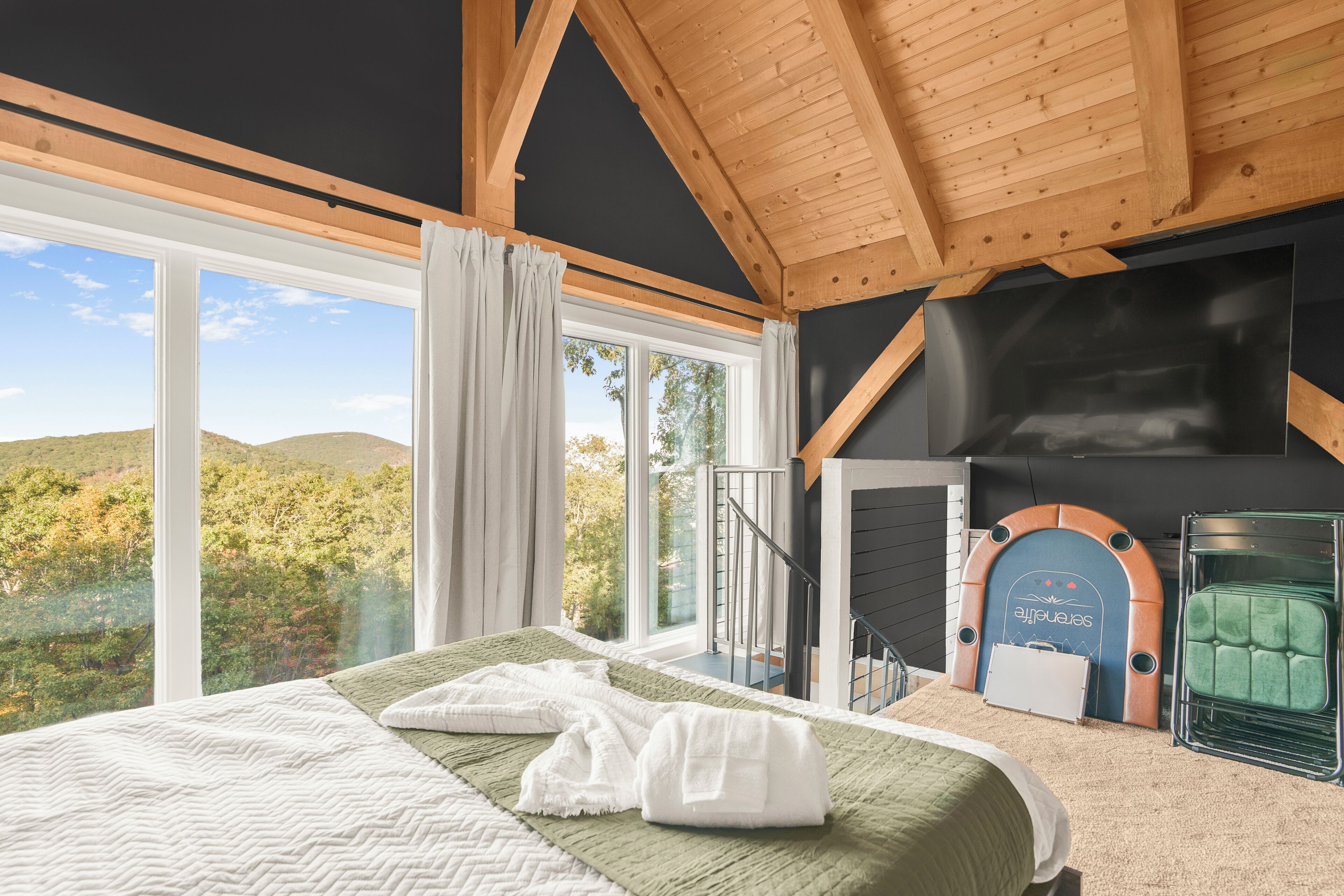 8 slaapkamers, een strijkplank/strijkijzer, reisbedje, gratis wifi