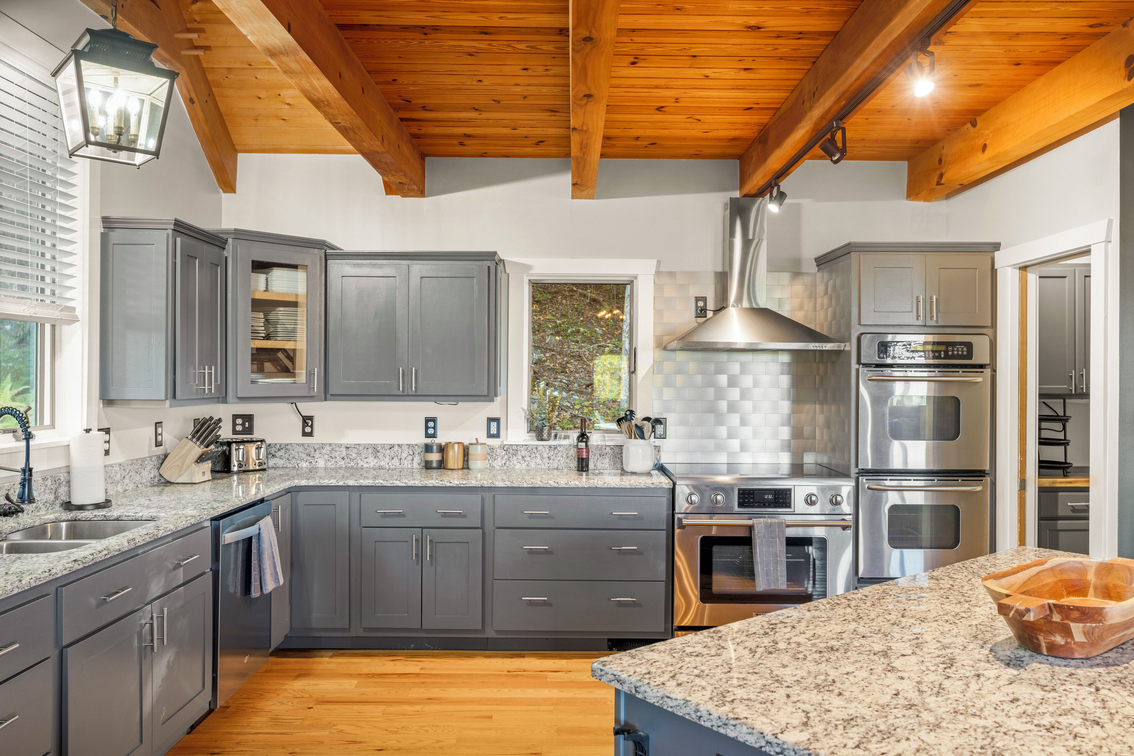 冰箱、微波炉、烤箱、炉灶