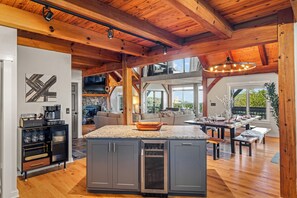 Dining - Fully Loaded 8BR in Wintergreen! Sleeps 23 (Wintergreen Resort)
