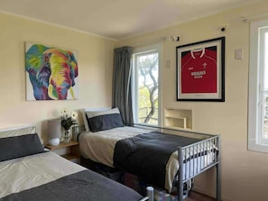 2 bedrooms, bed sheets