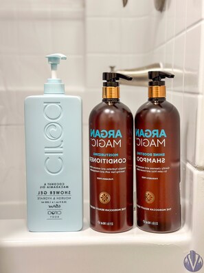 Hårføner, håndklær, såpe og toalettpapir