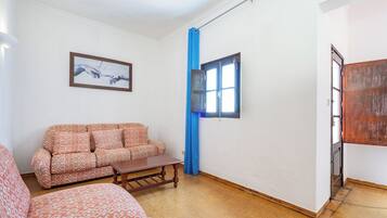 Quadruple Room | Living area