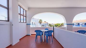 Phòng 4 | Quang cảnh ban công