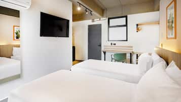 Quarto duplo luxo | Escrivaninha, cortinas blackout, ferros/tábuas de passar roupa