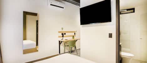 Deluxe Room | Desk, blackout drapes, iron/ironing board, free cribs/infant beds