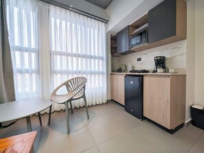 Suite Luxury | Angolo cottura privato | Mini-frigorifero, microonde, pentole/stoviglie/utensili