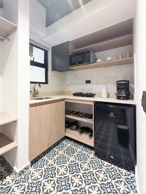 Camera familiare | Cucina privata | Mini-frigorifero, microonde, pentole/stoviglie/utensili