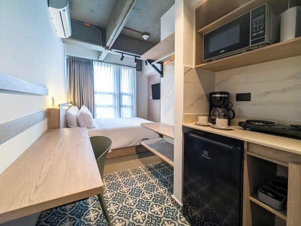 Camera Deluxe | Cucina privata | Mini-frigorifero, microonde, pentole/stoviglie/utensili
