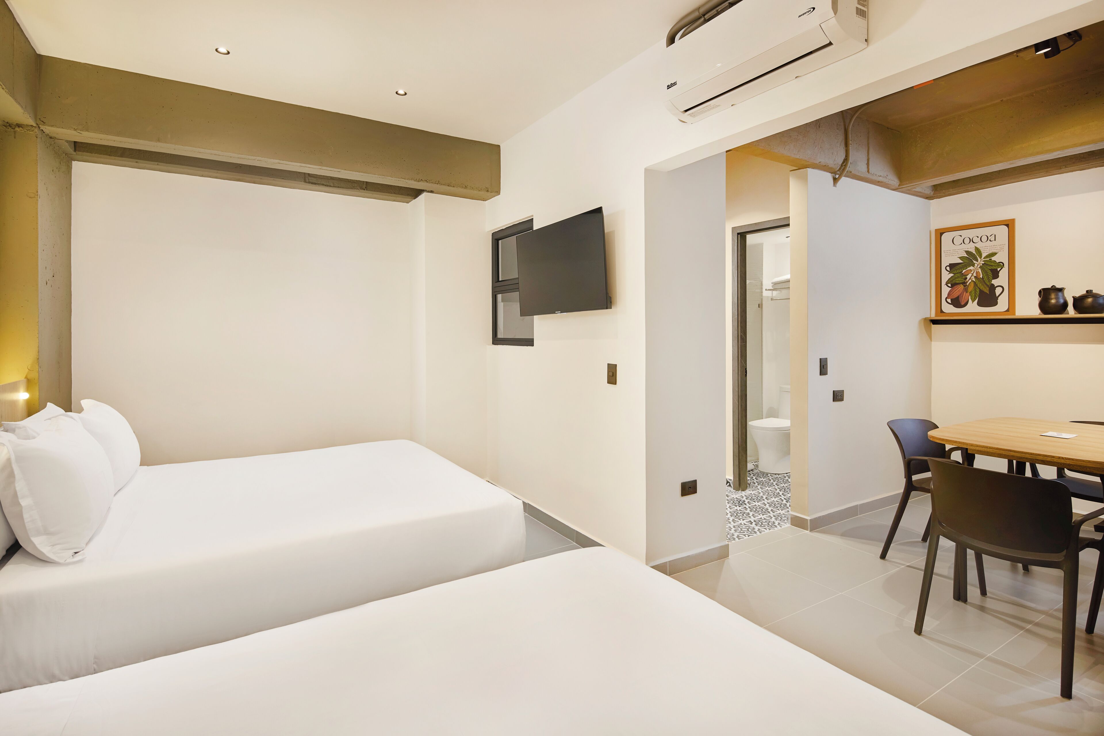 패밀리룸 | 책상, 암막 커튼, 다리미/다리미판, 무료 유아용 침대