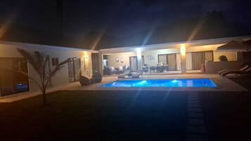 Villa, 5 chambres, accessible aux personnes à mobilité réduite, fumeurs | Piscine | Piscine couverte