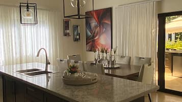 Villa, 5 Bedrooms, Accessible, Smoking | Interior