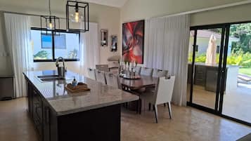 Villa, 5 Bedrooms, Accessible, Smoking | Dining room
