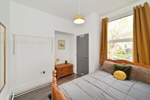 3 bedrooms, iron/ironing board, travel cot, free WiFi