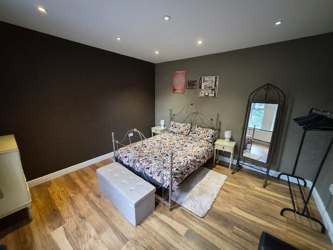 1 slaapkamer, een strijkplank/strijkijzer, reisbedje, gratis wifi