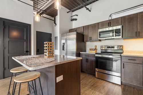 NEW 1br Luxury Condo w/ Balcony - 303