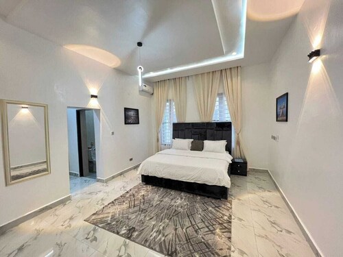 Monabliss Hotel and Suites 