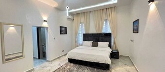 Monabliss Hotel and Suites 