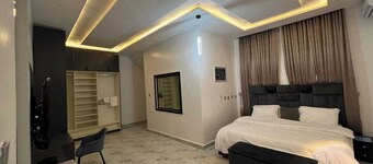 Monabliss Hotel and Suites