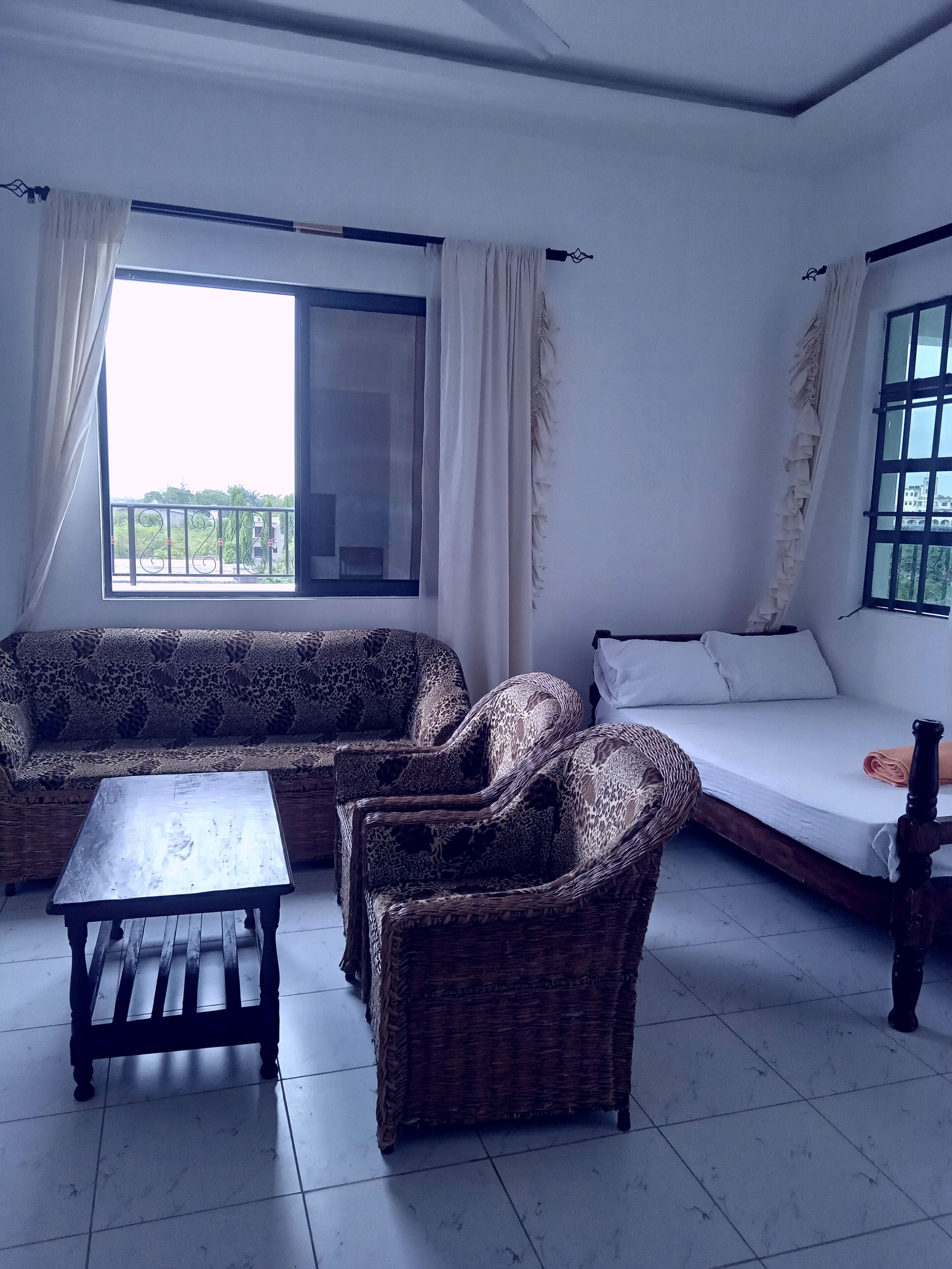 1 غرفة نوم ومكواة/لوح كي وواي فاي وملاءات أسرّة