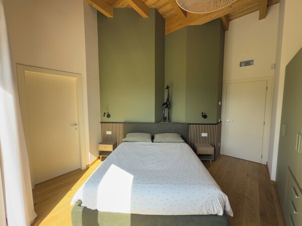 4 bedrooms, in-room safe, iron/ironing board, travel cot