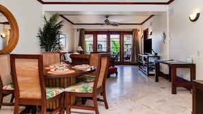 Comfort Suite, 2 Bedrooms, Beach View | In-room dining