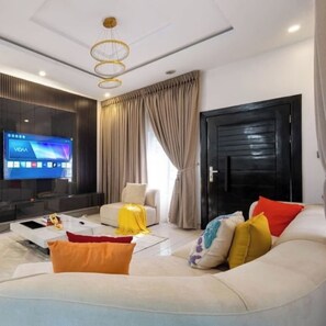 Comfort Apartment, Balcony, Sea View | Living area
