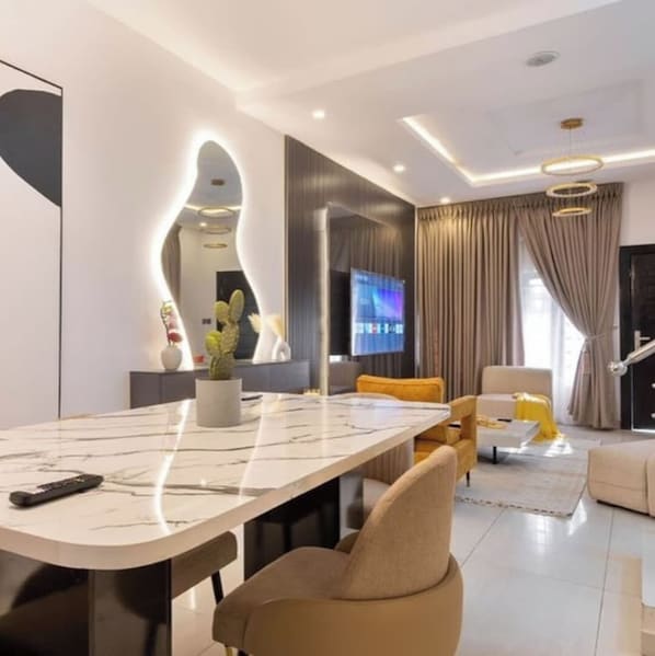 Comfort Apartment, Balcony, Sea View | Dining room