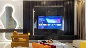 Apartamento conforto, sacada, vista para o mar | Área de estar